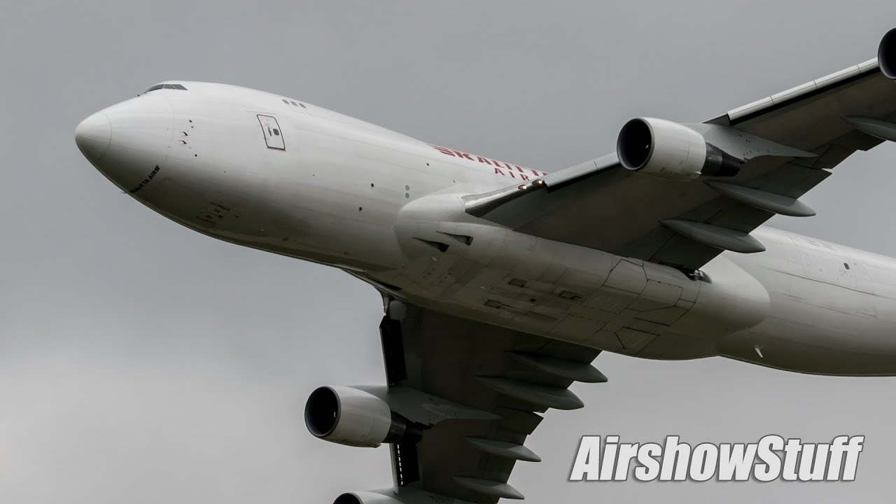 Kalitta Air 747-400F LOW Flyby - Thunder Over Michigan 2018