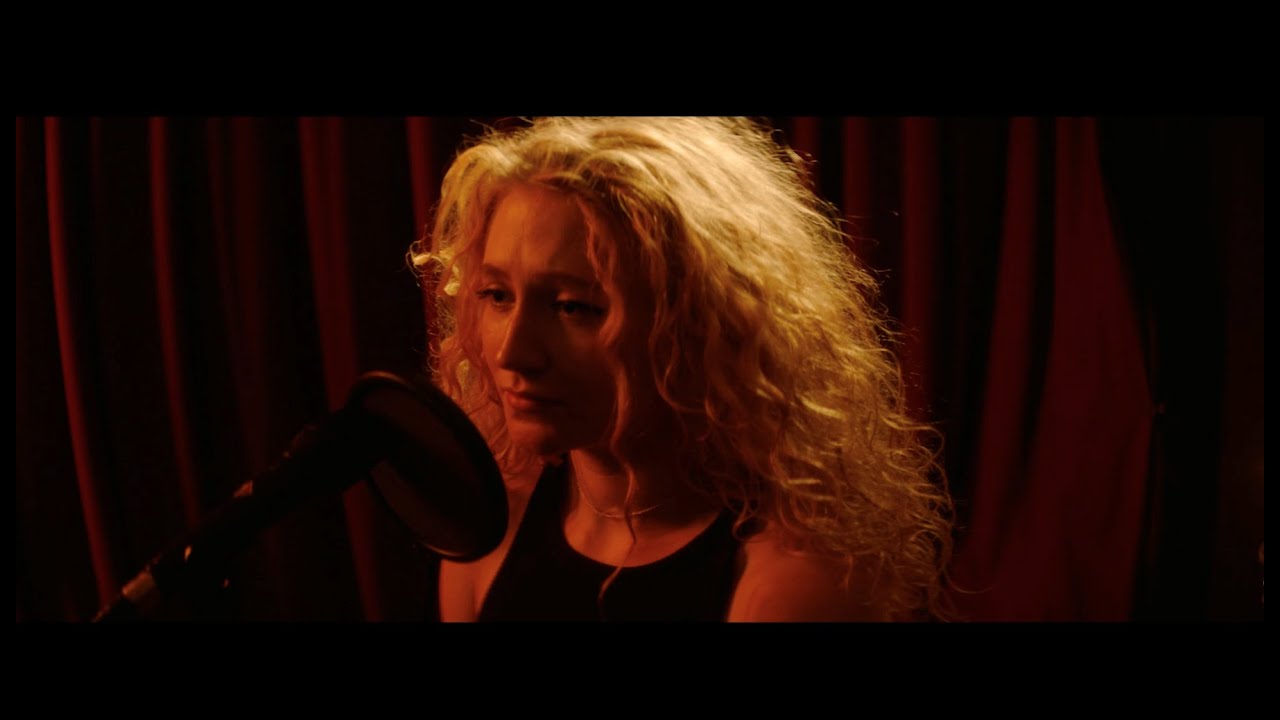 Janet Devlin - Cinema Screen (Live @ A&B2 Studio)