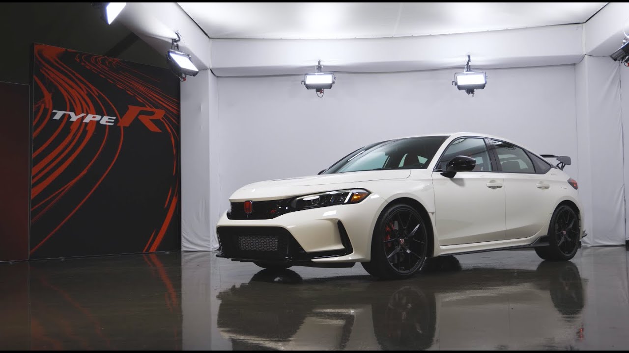 Walkaround the 2023 Civic Type R with Ryan Eversley