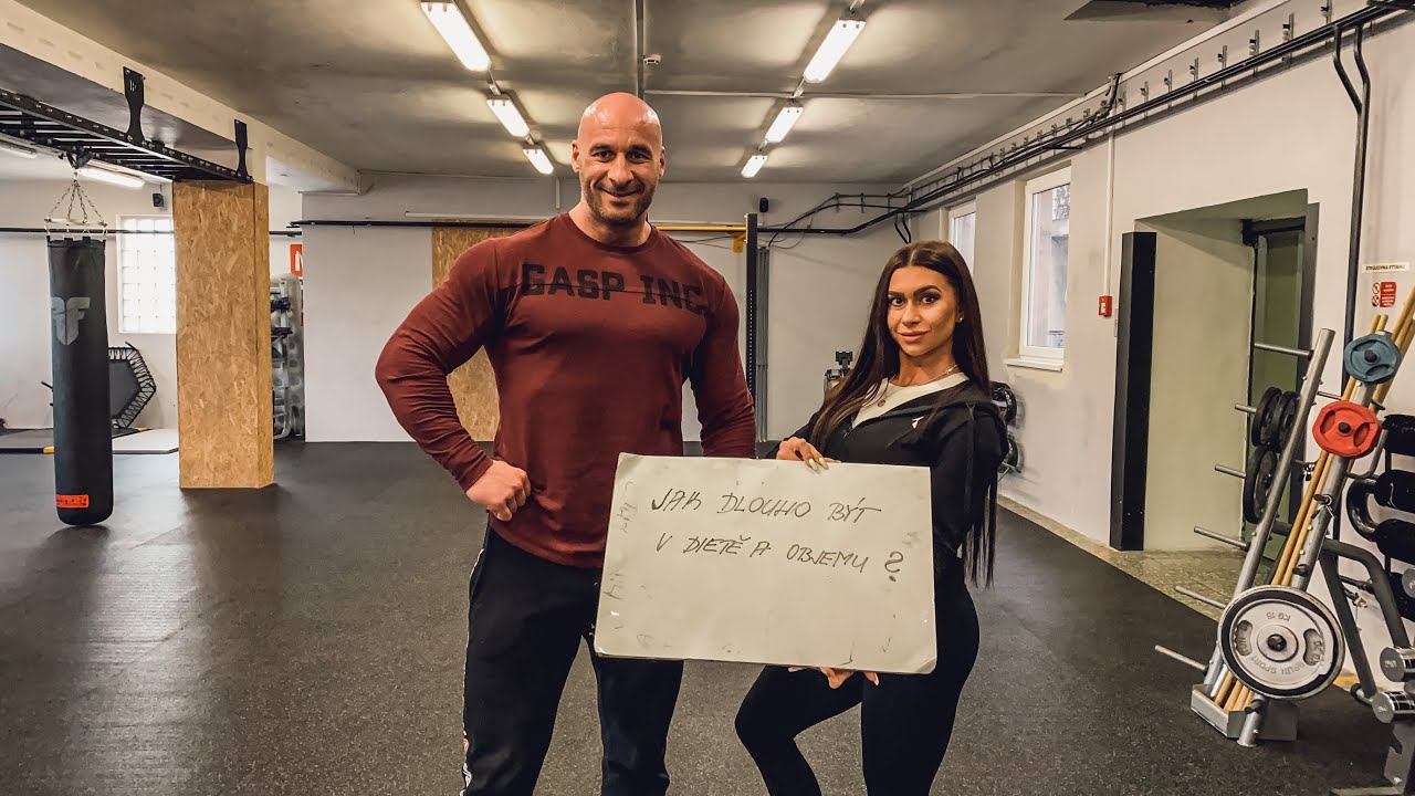 JAK DLOUHO NABÍRAT SVALY? (Periodizace stravy během roku)