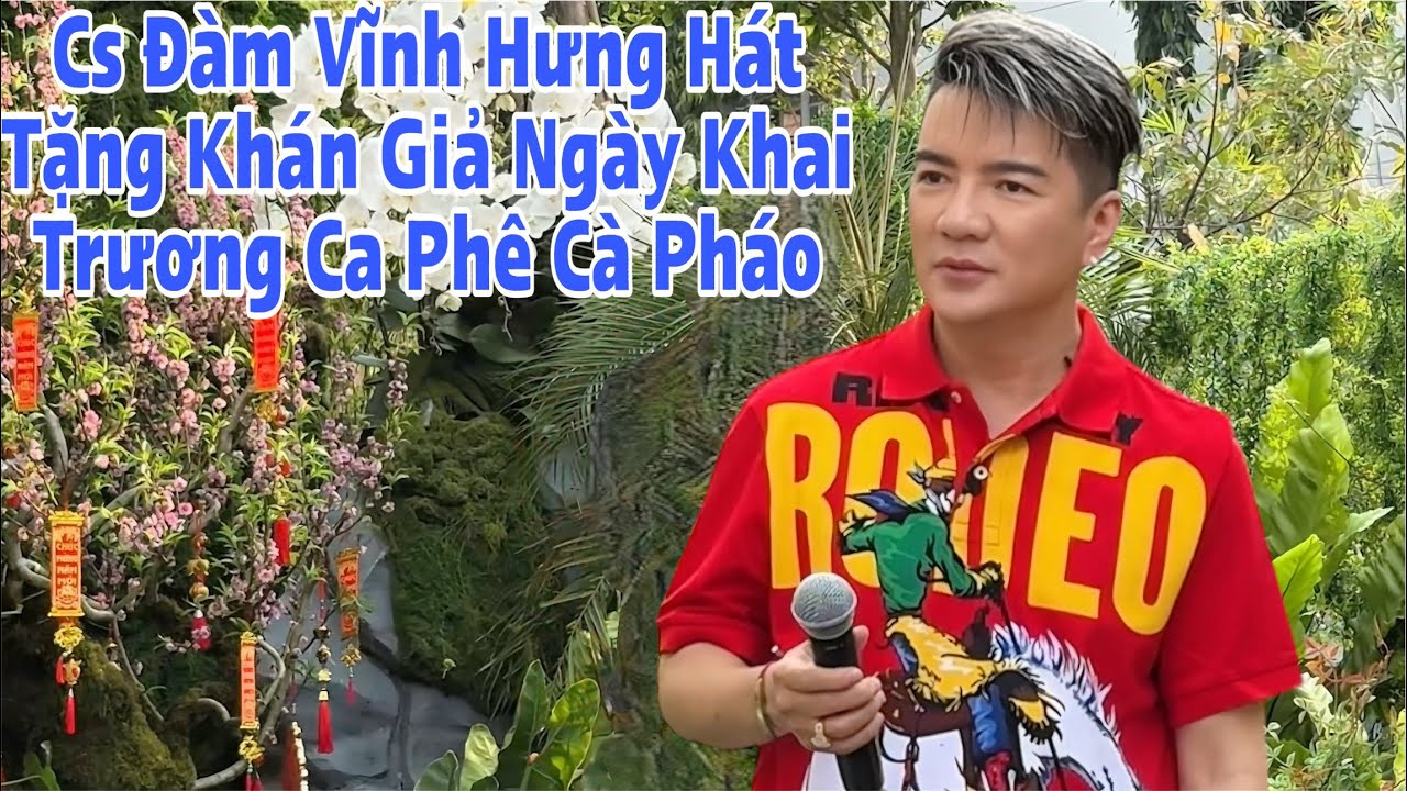 Cs Đàm Vĩnh Hưng hát tặng khán giả đến ũng hộ ngày khai trương quán cf Cà Phê Cà Pháo của mình 