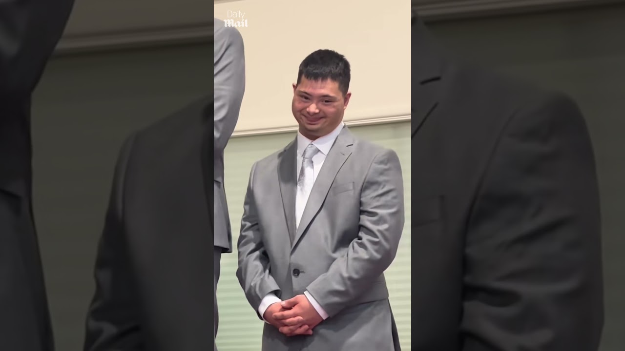 Brother's reaction before vs. after seeing sister in audience