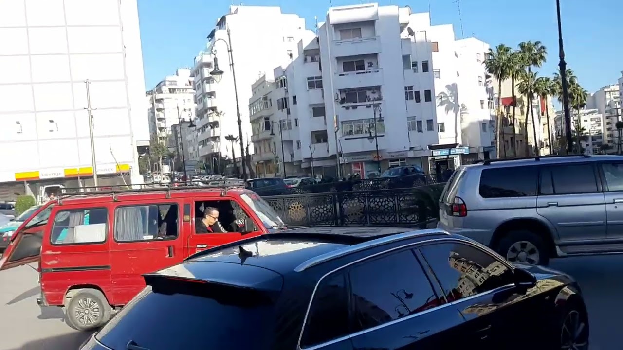 boulevard de paris vers Castilla ville de Tanger Maroc على متن حافلة ألزا طنجة