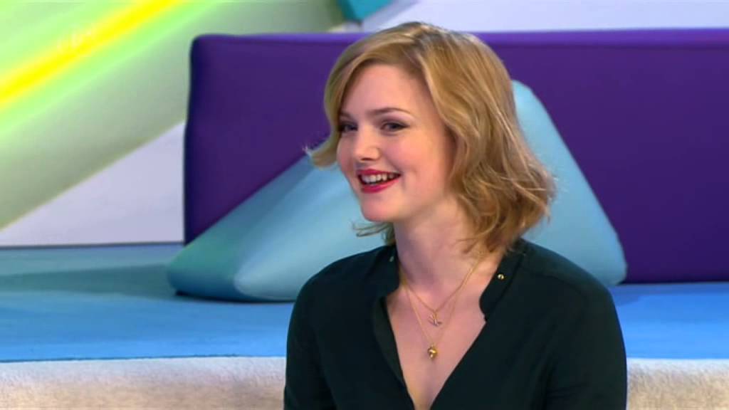 Holliday Grainger on T4 - December 2, 2012