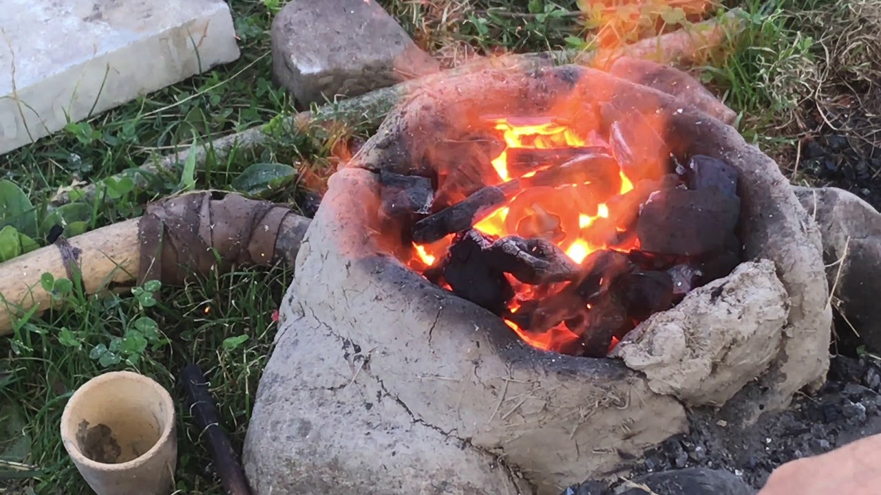 Brooch casting in Ribe Viking Center 2020