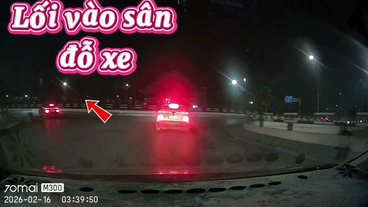 Trả hành khách tầng 2 sảnh Nội Địa ( T1 ).Tầng 2 dành cho hành khách bay từ Hà nội đi nơi khác.