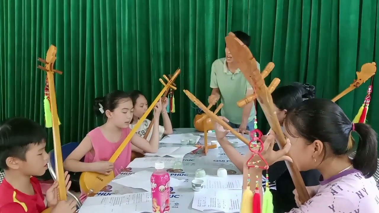 Học đàn tính