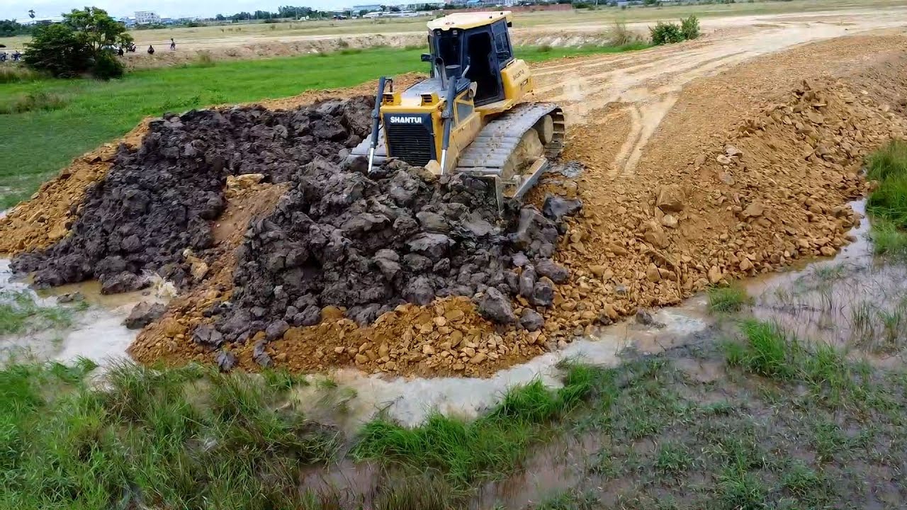 Awesome New Bulldozer SHANTUI 