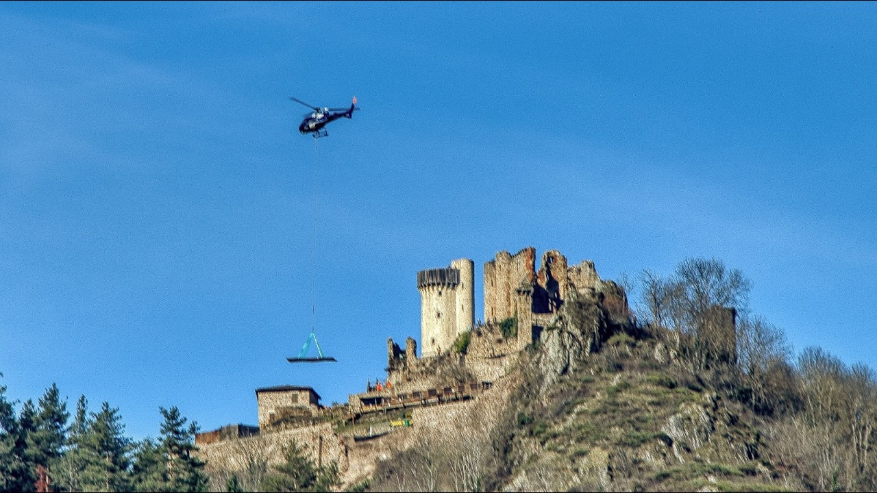 Héliportage au château de Rochebaron