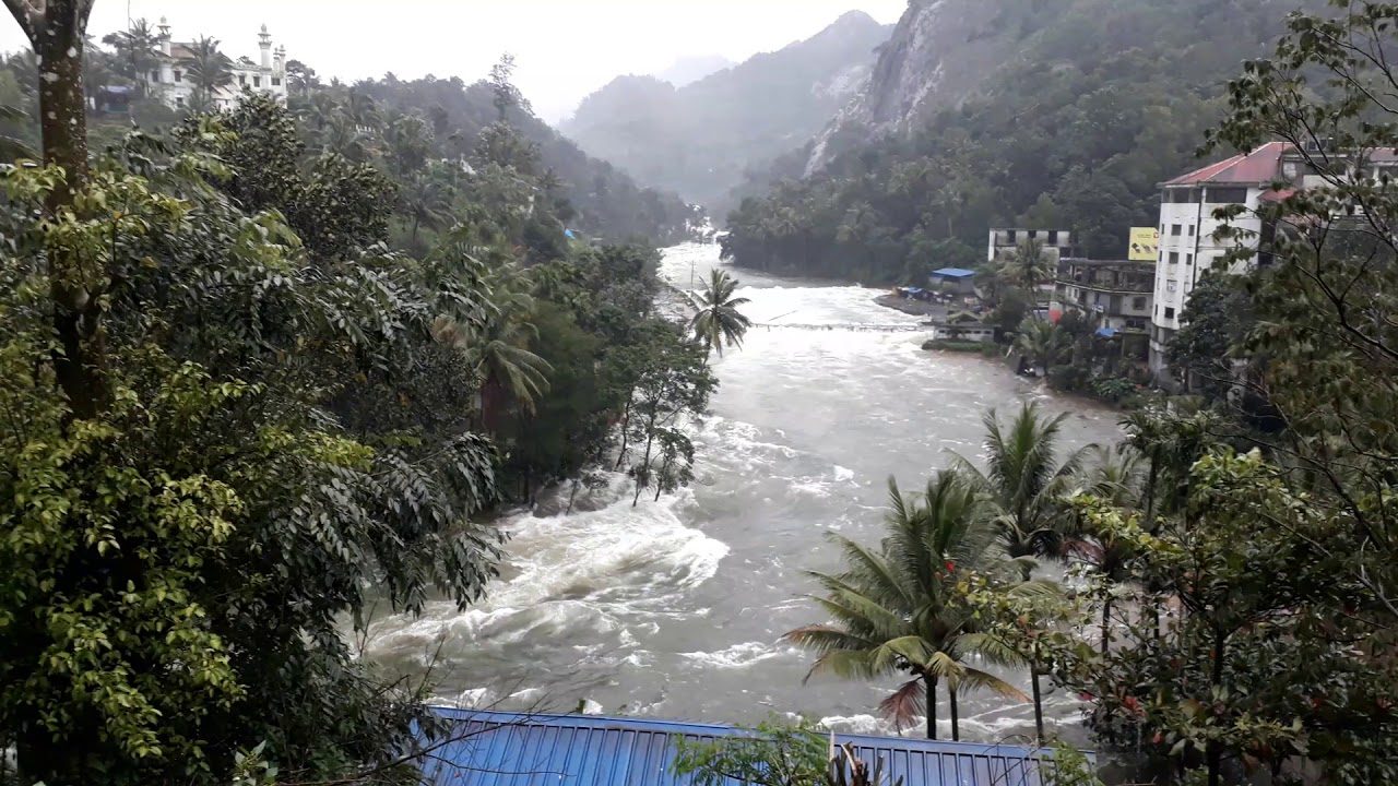 Cheruthoni town flood latest