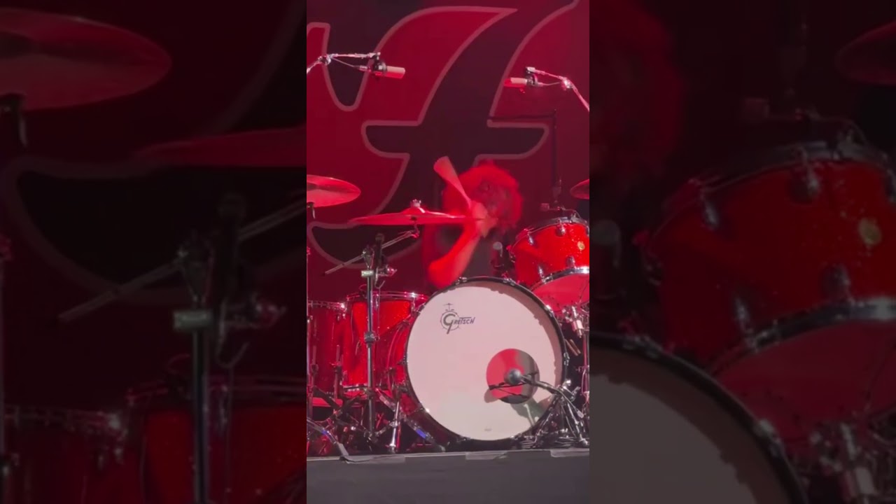 Foo Fighters - Ilan Rubin rips a drum solo during Monkey Wrench