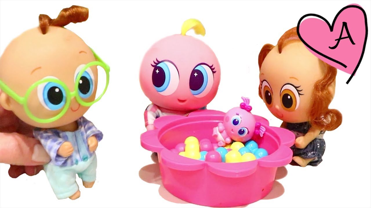 Escuela para mis bebes | Andre jugando con juguetes y muñecas para niñas y niños