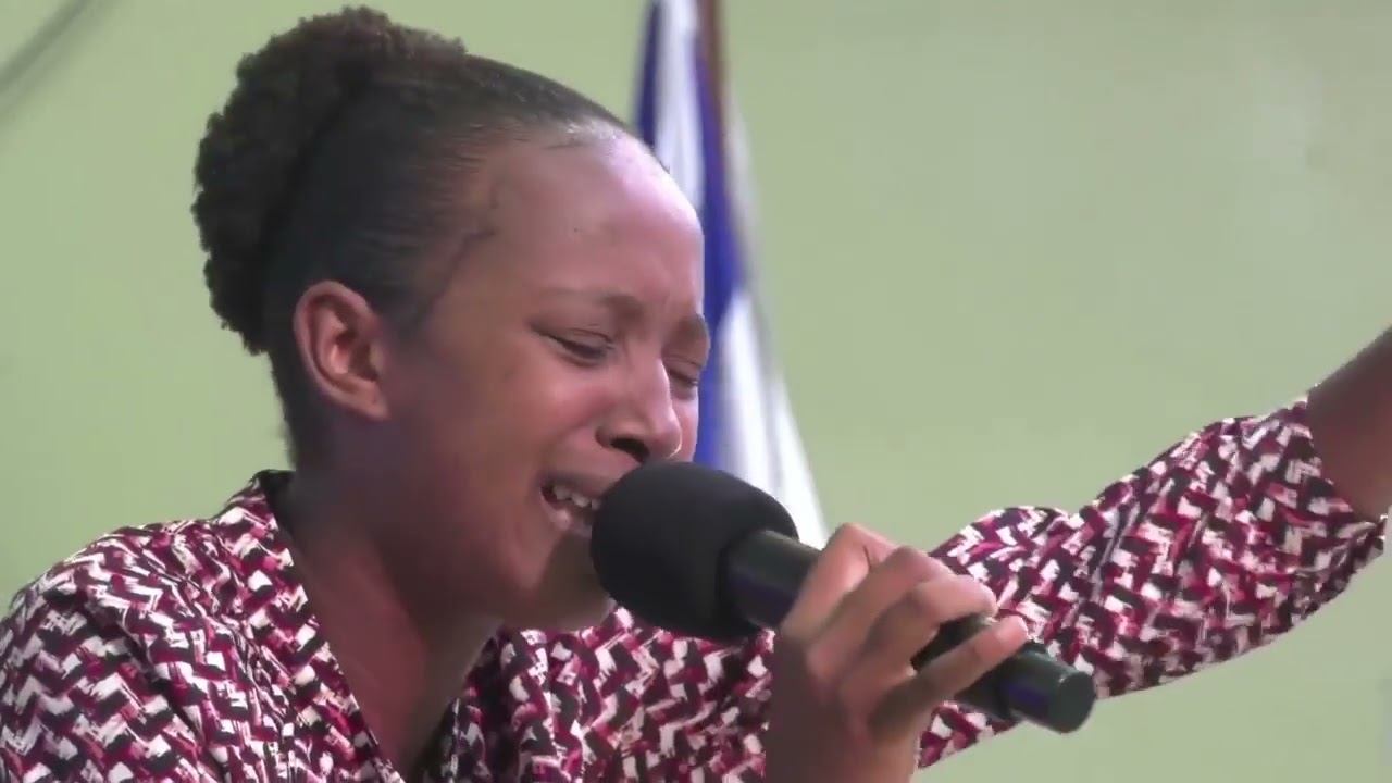 ESTA JOVEN NO CANTA PERO SI ADORA  Daurina Martínez COVER #oasisministry #espiritusanto #jesus