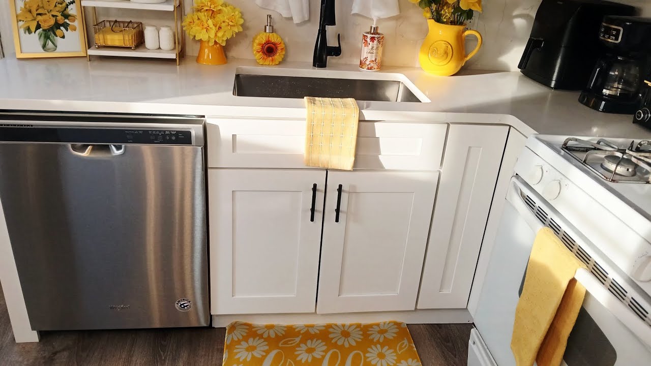 The Ultimate Kitchen Deep Clean#cleaningwithMitzi #cleaning #kitchen #kitchencleaning #cleanwithme 