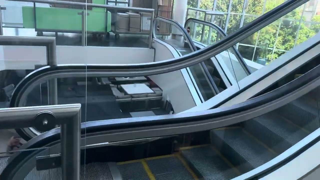 Schindler Glasaufzüge bei XXXLutz Neubert in Würzburg