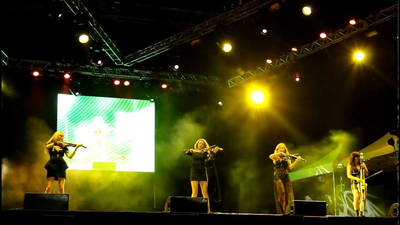 Bond en Zacatecas  - bond goes gaga (lady gaga medley) HD