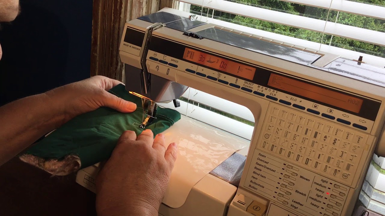 Viking Huskvarna 1100 using a darning foot for ruler work