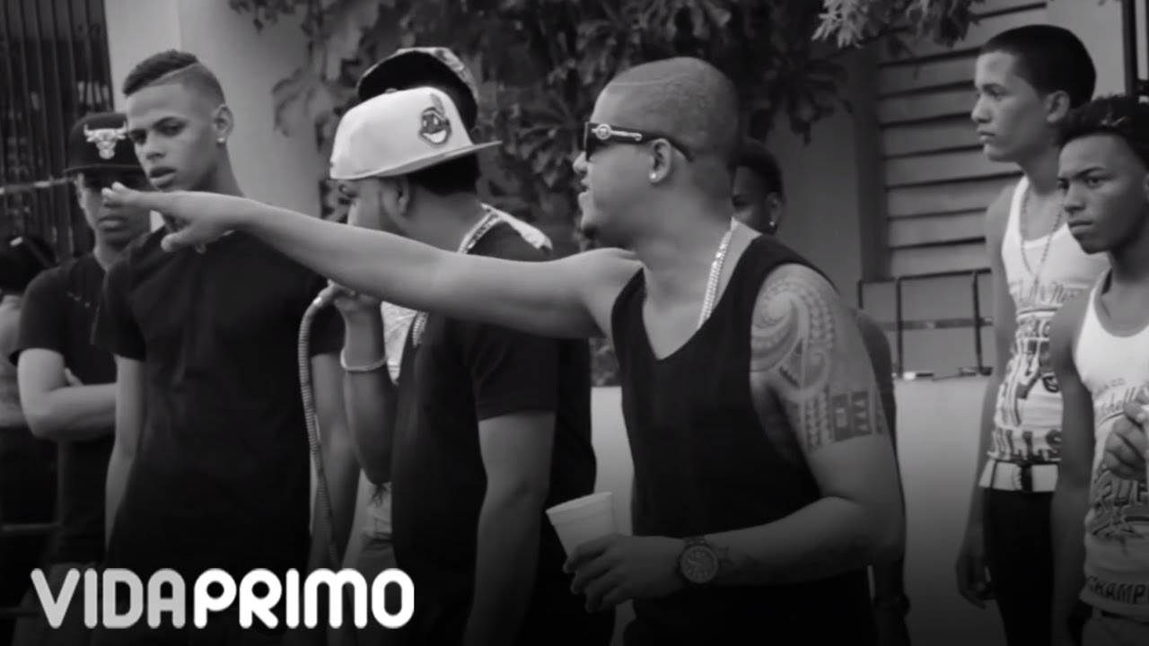 Bulova Ft Tivi Gunz - Sigo Siendo El Control (Video Oficial) By: AlambreFilms
