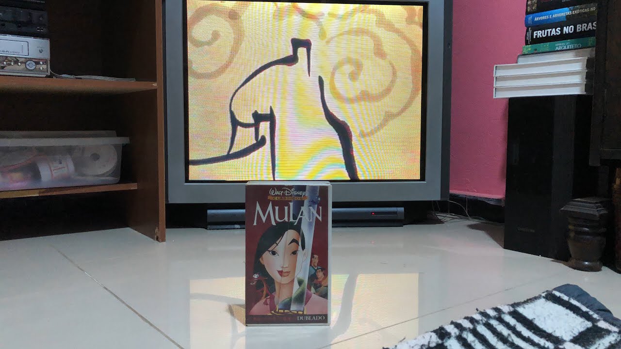 Vhs Mulan na tv de tubo 34” muito rara da Toshiba ♥️📼📺