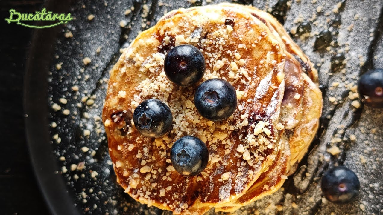 PANCAKES pufoase cu BANANE SI AFINE - Reteta simpla si delicioasa pentru mic dejun