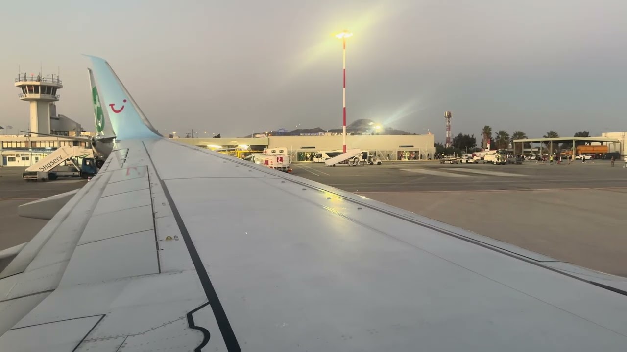 Takeoff Kos Airport / TuiFly 737-800