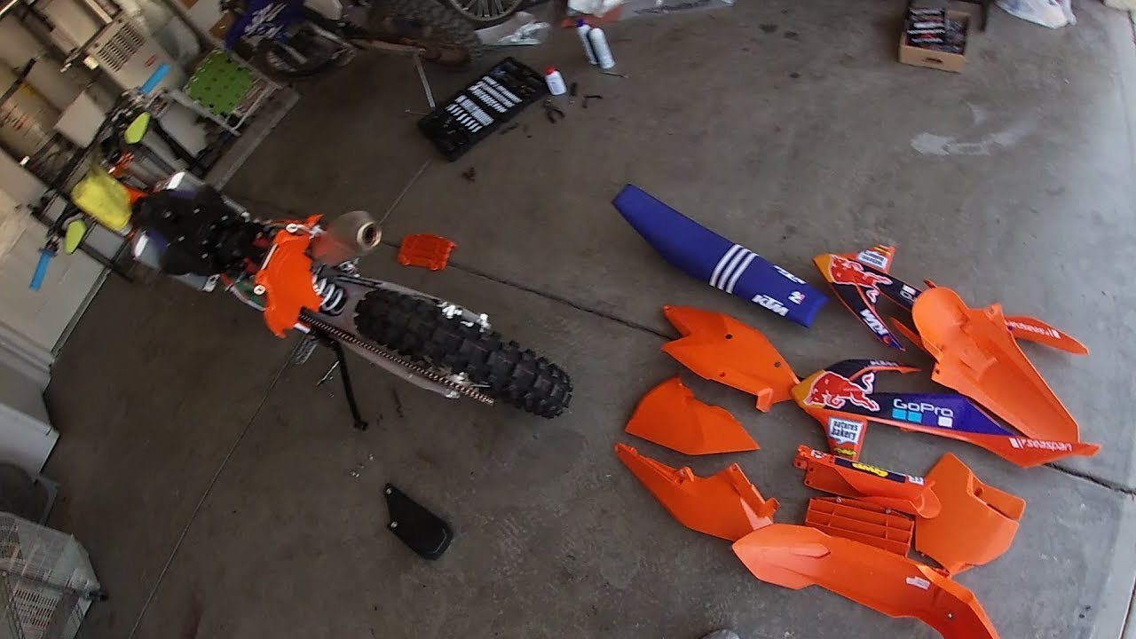 SUPERMOTO KTM 250SXF Build - Part 3 [Removing Plastics]