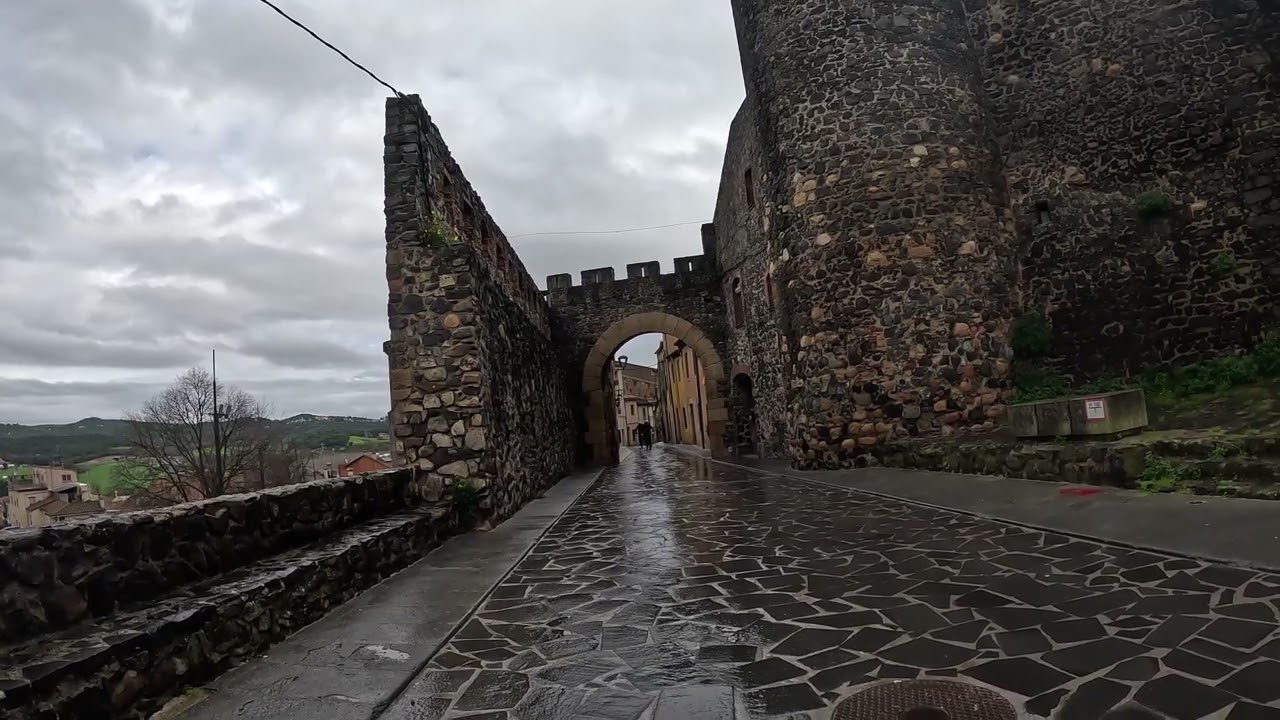 08.03.2026 FOGARS-BENZINERA.  Arc d'entrada a Hostalric