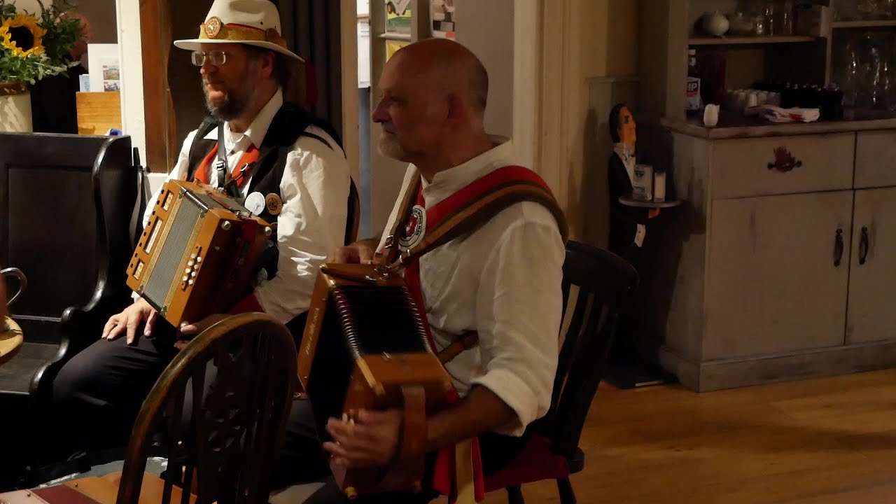 2023 09 02 Music at The Durant Arms P1130242 "Les Trois Puits"