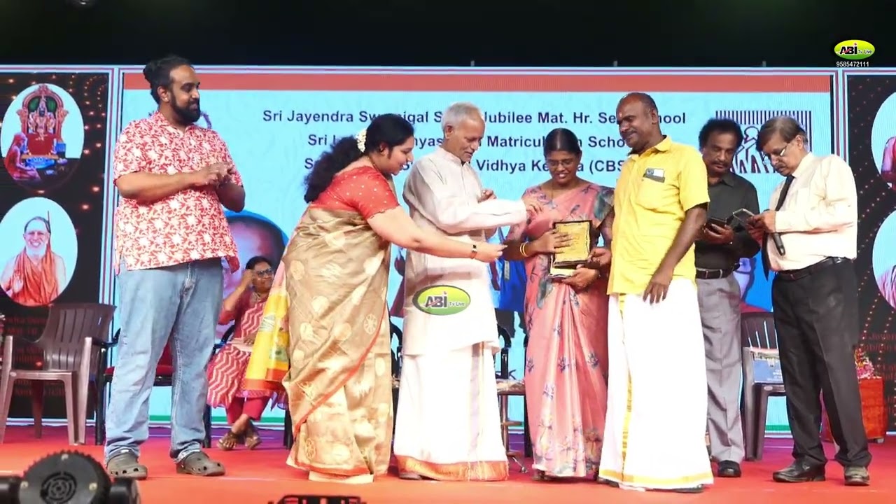 நெல்லை ஸ்ரீ ஜெயந்திரா பள்ளி ஆண்டு விழாவில் மாணவ மாணவிகளுக்கு பரிசுகள் வழங்கி கொண்டாட்டம்
