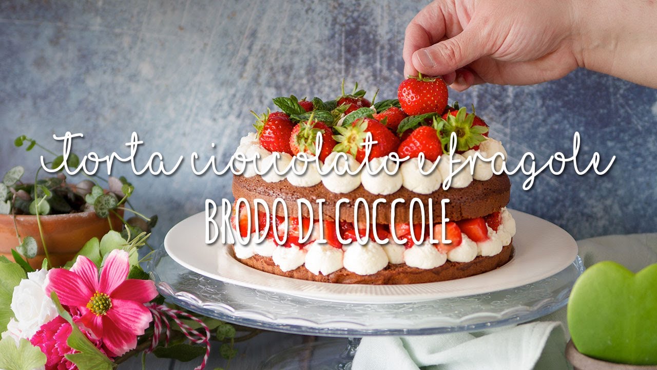 Torta al cioccolato con fragole e panna - Brodo di Coccole
