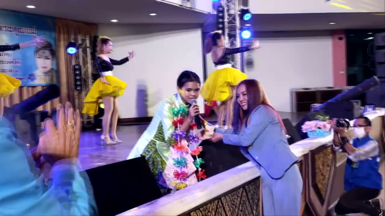 น้องป่านขับร้องเพลง 