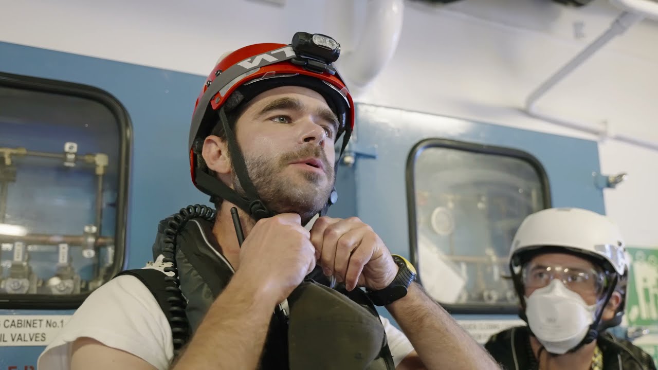 Unsafe Passage (Subtitles) | #TheOutlawOceanProject | Ian Urbina