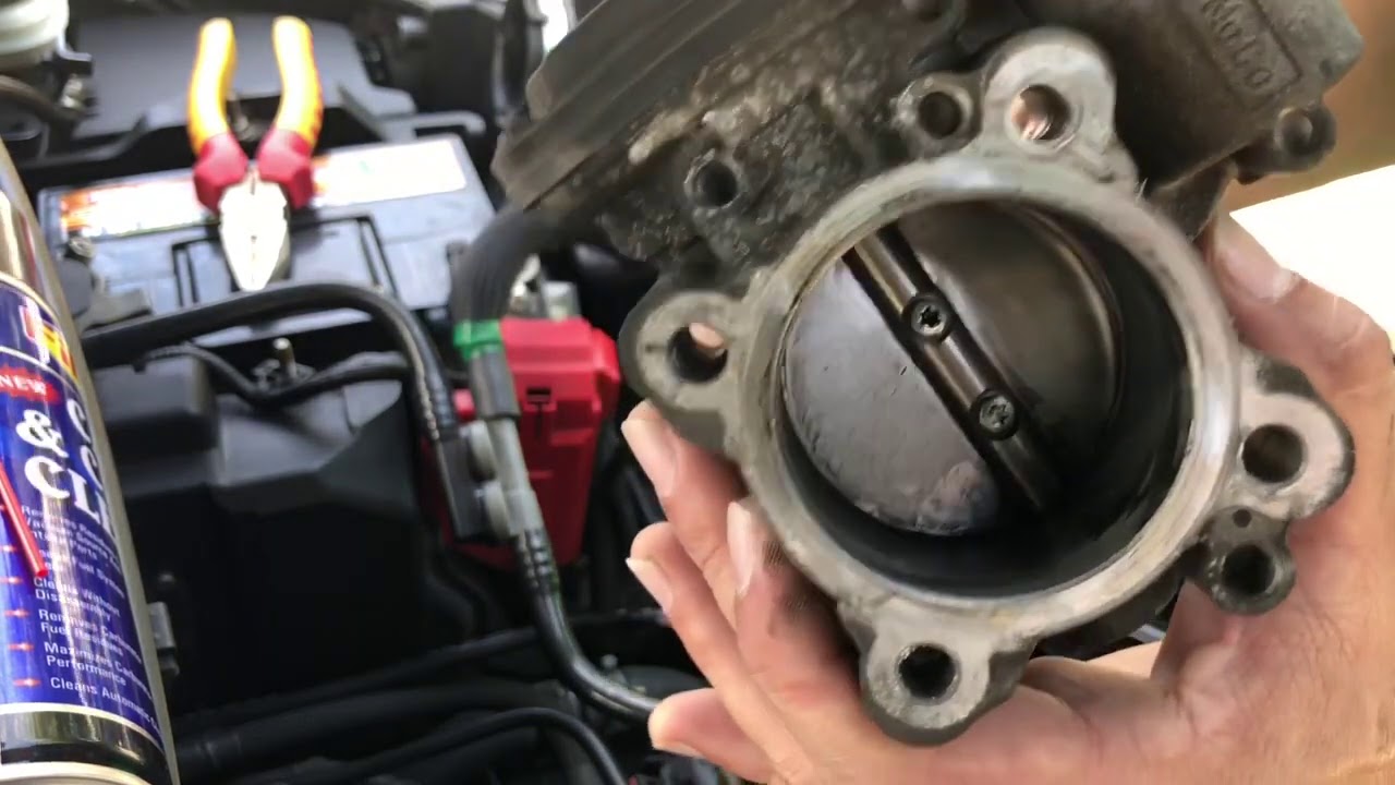 Ford Fiesta 2017 Throttle body cleaning