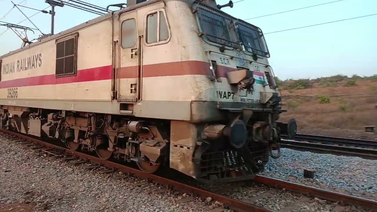 Mangala Lakshadweep Express Hazrat Nizamuddin - Ernakulam Junction pulled by WAP-7