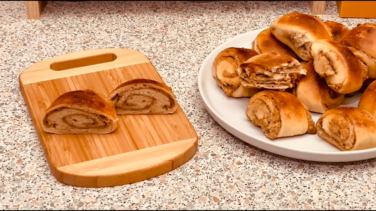 Мягкие и вкусные слоёные булочки с ореховой начинкой на закваске
