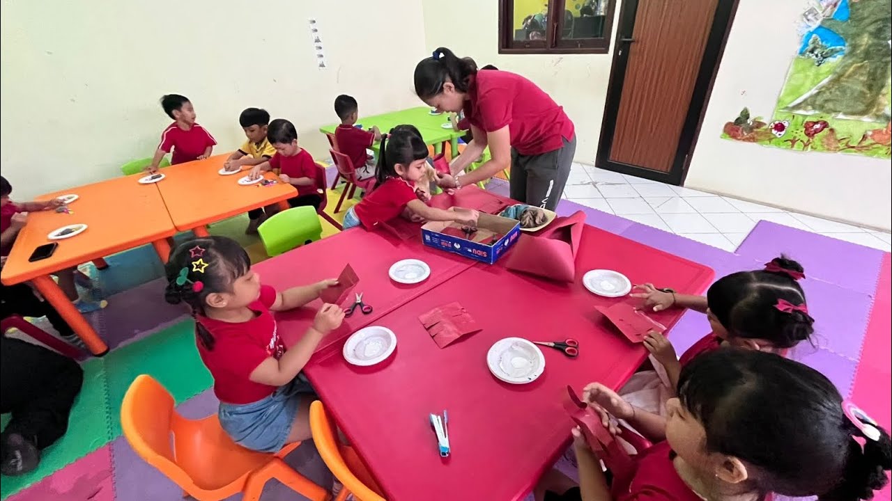 The Bees and Friends' Theme. PG Class.PAUD Prima Mandiri