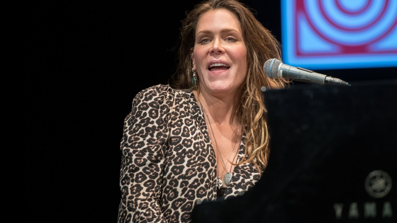 Beth Hart - Sister Dear (Live Acoustic)