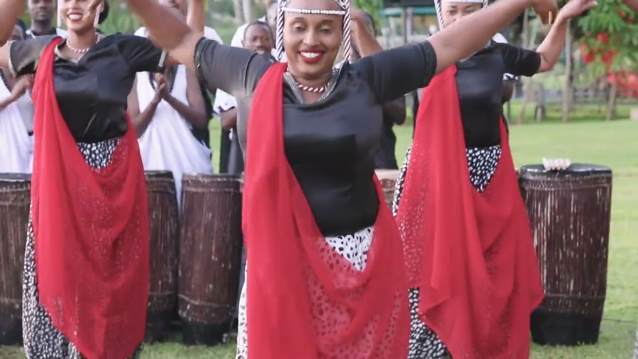 Inganzo Ngari- 'Intwatwa' (Group Dance)