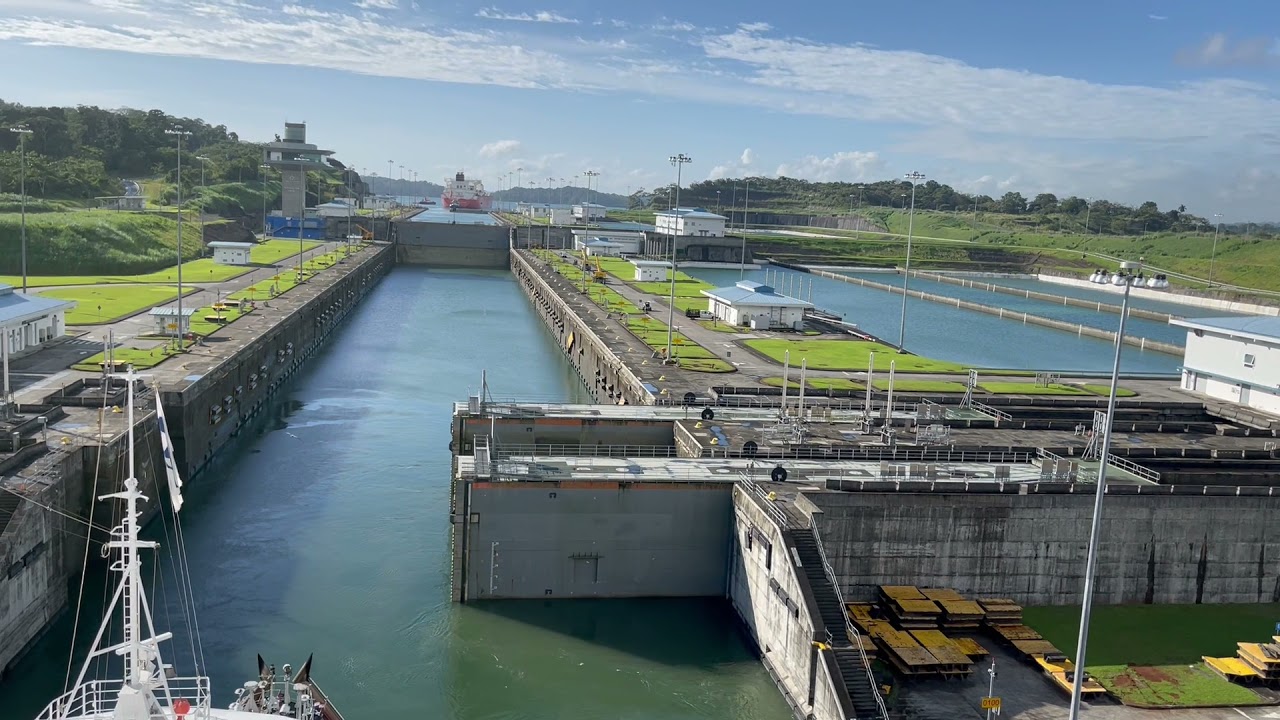 Chamber gate opening at Agua Clara new locks in Panama Canal (人类工程奇迹 -- 巴拿马运河 船闸开启过程)
