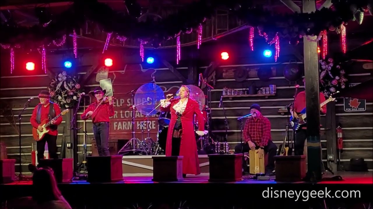 WDW: EPCOT - Canadian Holiday Voyageurs (2025 Clip)