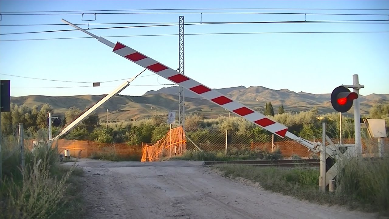 Spoorwegovergang Catenanuova (I) // Railroad crossing // Passaggio a livello