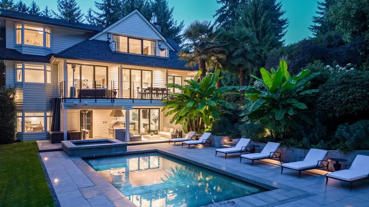 Luxury Living at Its Finest in Eagle Harbour West Vancouver