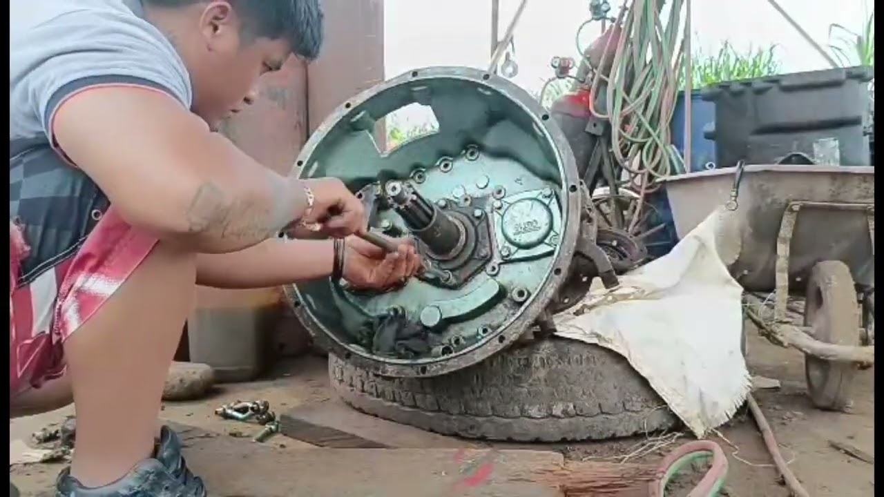 How to Overhaul Transmission Howo 371 10 wheeler Dumptruck @jessajesvlog