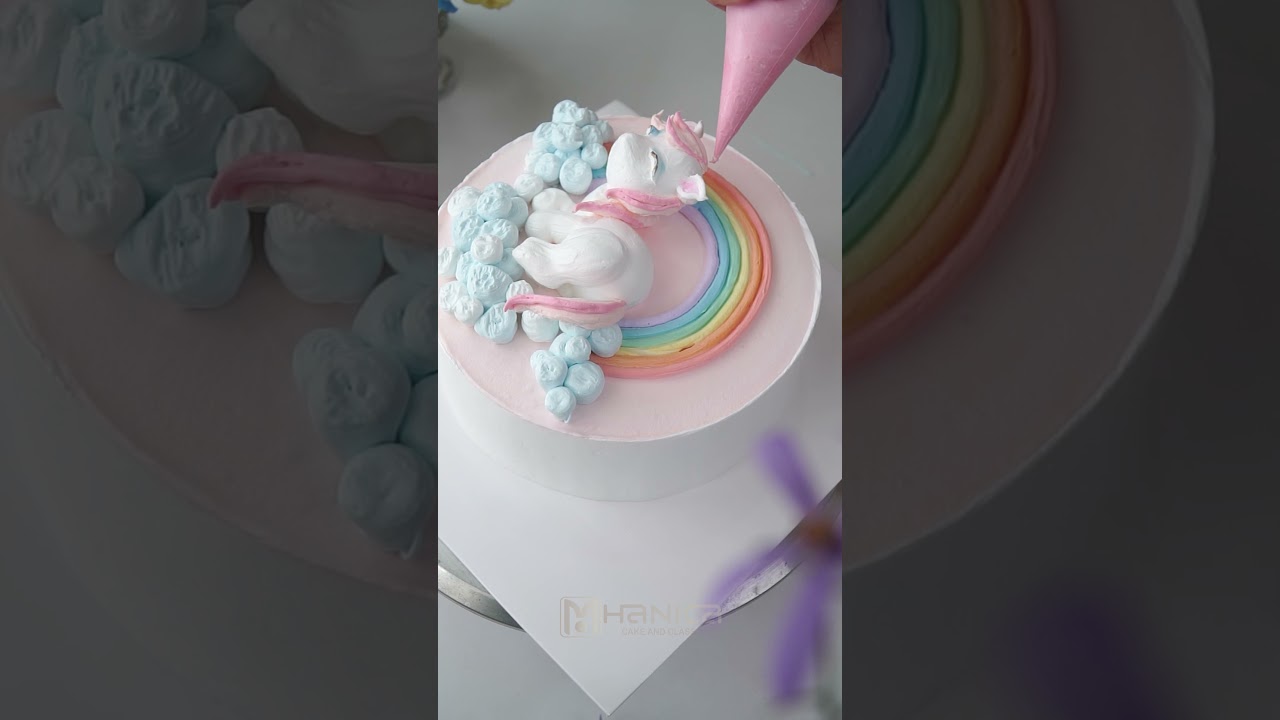 B&aacute;nh Kem Tạo H&igrave;nh K&igrave; L&acirc;n Cầu Vồng Ngộ Nghĩnh | Unique & Fun Rainbow Unicorn Cake Decorating