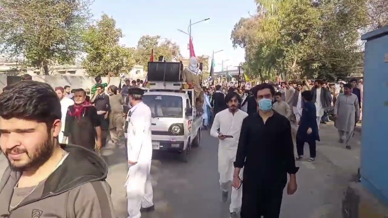ایران کے حق میں ریلی  پولیس کی جانب سے مظاہرین پر لاٹھی چارج انسو گیس شیل کا استعمال