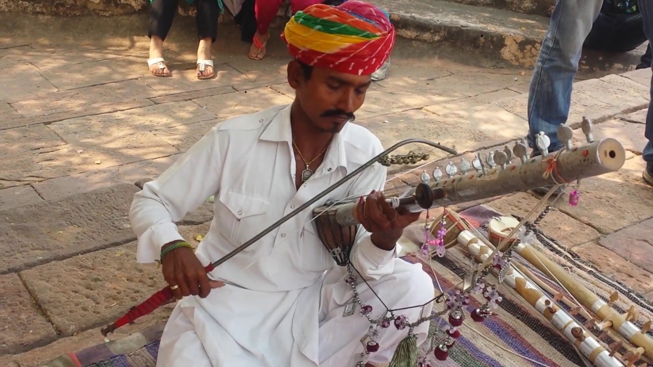 Best Sarangi Player | Street Musician | Udd Ja Kaale Kawaan on sarangi  music | bollywood song