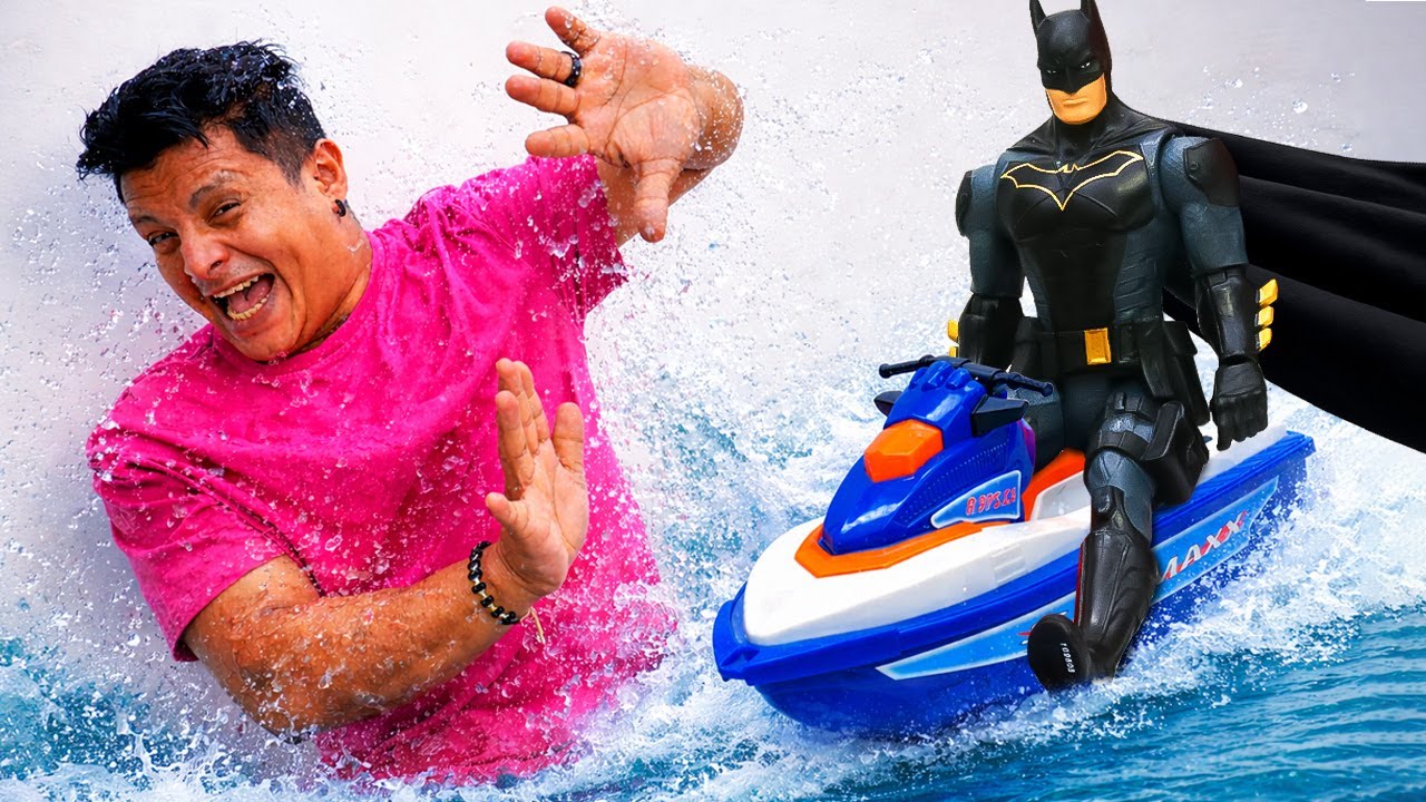 Batman estrena su nueva moto de agua! | Taller de Gregorio