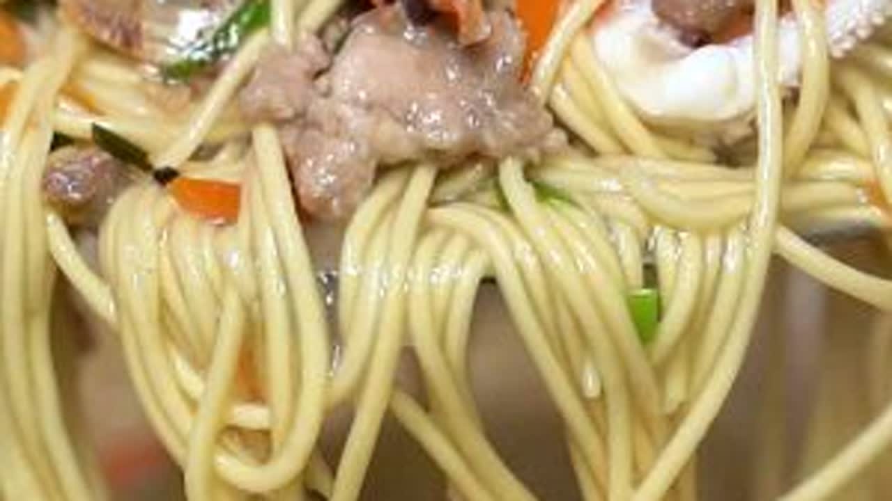 打工18年辞职卖面条，靠着做家乡的小吃，如今每天生产5吨，彻底翻身了#家乡的味道 #地方特色美食 #美食故事