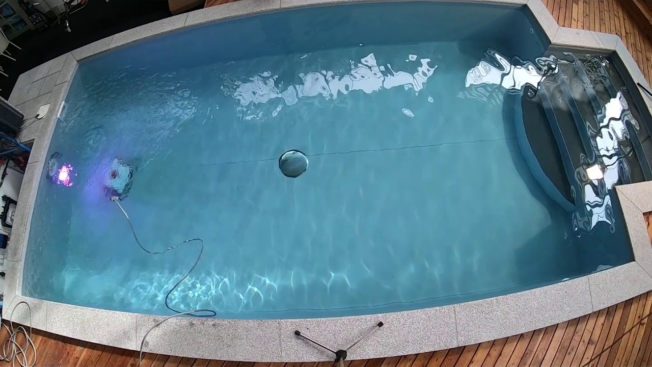BWT D200 Robotic Pool Cleaner Time Lapse 1h obstacle