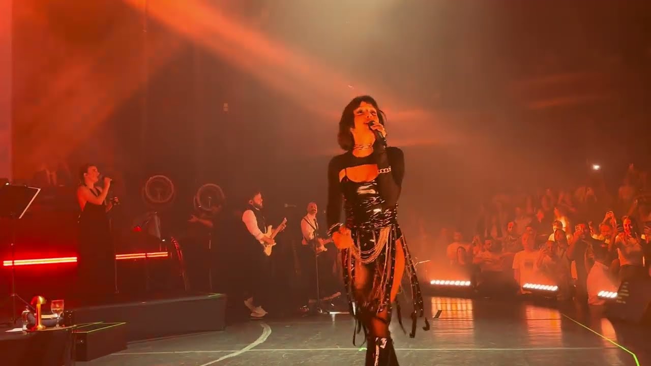Zeynep Bastık - Eyvah 4K | Live at TIM Show Center | 24.04.2024